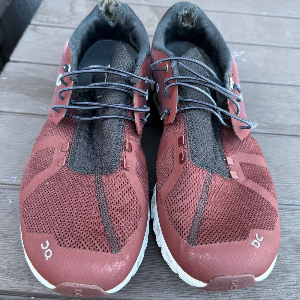 On Running Men's Burgundy Athletic Shoes